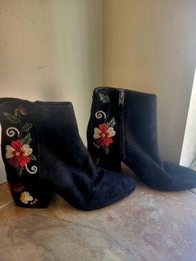 2/$50 Sam Edelman Black Suede Ankle Boots with Embroidered Floral Detail